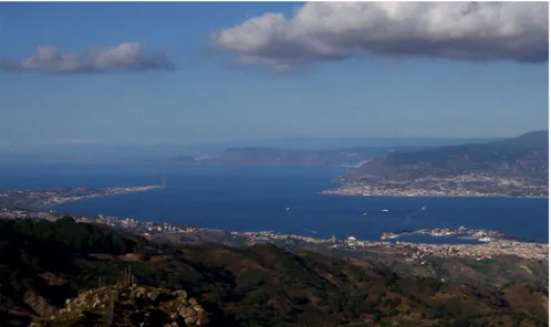 Fig. 1. Lo Stretto di Messina visto da Dinnammare (Foto C. Barilaro)Appendice