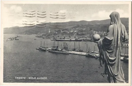Figura 7. Il molo Audace in una cartolina d’epoca. 