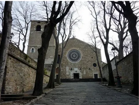 Figura 2. La Cattedrale di San Giusto da via della Cattedrale. 