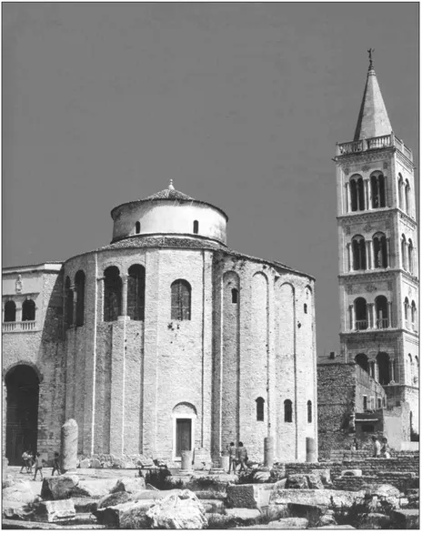 Fig. 6 – Zara: la cattedrale di San Donato e l’attigua area del Foro della città ro- ro-mana.