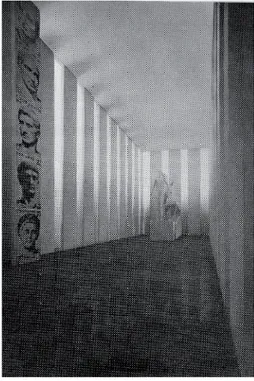 Fig. 20. E. Persico, M. Nizzoli, G. Palanti, L.  Fontana, Salone d’onore, VI Triennale, Milano  1936