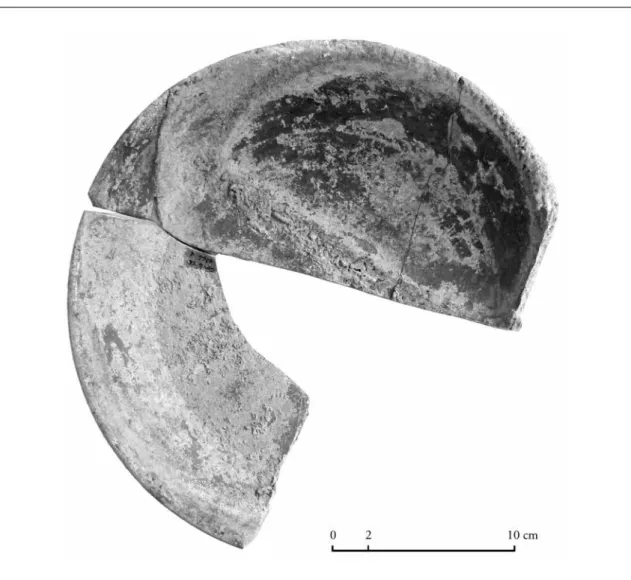 Fig. 7 - Gortina: frammenti di una scodella in terra sigillata egiziana di produzione A - GO’15.1264.1   (© Scuola Archeologica Italiana di Atene)