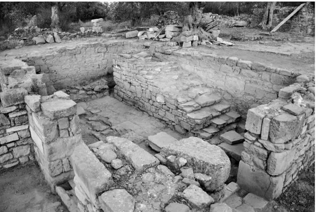 Fig. 11 - Vano 58. La scala di accesso al livello della F5, da NE (© Scuola Archeologica Italiana di Atene)