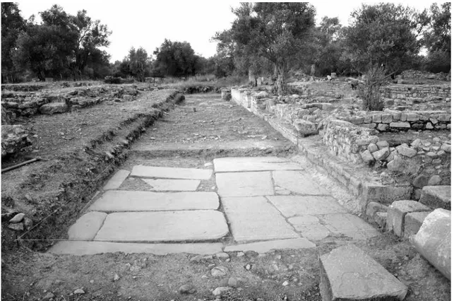 Fig. 12 - Il saggio aperto sulla Strada Ovest (© Scuola Archeologica Italiana di Atene)