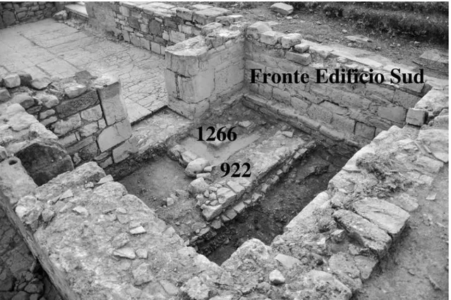 Fig. 5 - Vano 59. Il muro 922, da SW (© Scuola Archeologica Italiana di Atene)