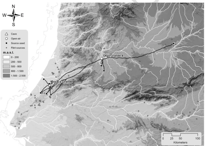 Figure  4.  Raw  material  network  in  the  Côa  Valley  and  the  Portuguese  Estremadura  during  the  Upper  Solutrean, defined by least-cost paths between sources and places of discard