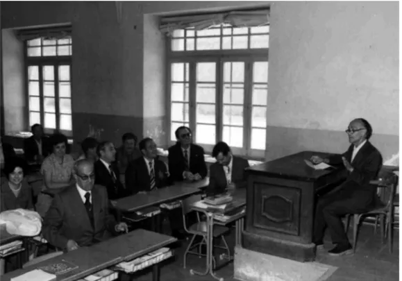 Figura 3. Fotografia, provinent de l’Institut Ramon Muntaner de Figueres, de Josep M. Àlvarez impartint una conferència en una trobada d’antics alumnes a l’esmentat institut, probablement després de la seva jubilació