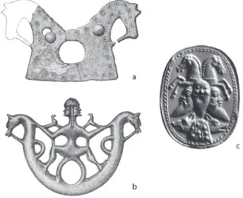 Fig. 5. Altres objectes amb la representació de les dues  pròtomes de cavall. a: placa de fre de tipus A de Cancho  Roano (Zalamea de la Serena, Badajoz) (segons Maluquer  1981); b: placa de fre de tipus B de Cancho Roano (Zalamea 