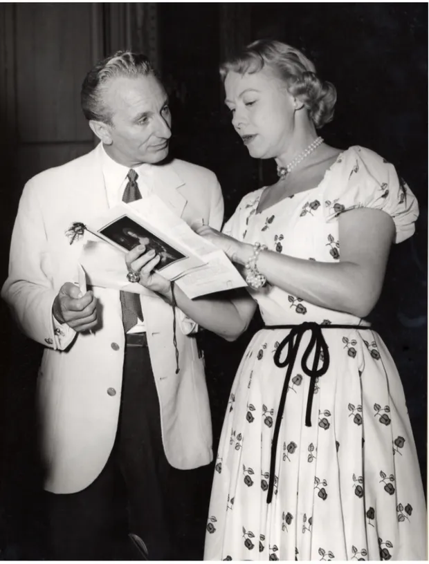 Figura 2 – G.B. Giorgini con July Trissel, compratrice di Bergdorf Goodman, NY, Secondo “Italian High Fashion Show”, Grand Hotel, Firenze, Luglio 1951.