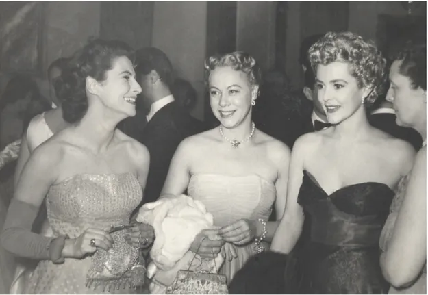 Figura 1 – Ballo in casa Giorgini, 14.02.1951, Simonetta Visconti (a sinistra) con alcune compratrici americane