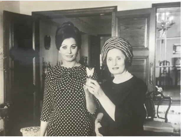 Fig. 2: The designer Biki and Sophia Loren, winner of the Cori-Amica “Prima donna elegante d’Italia” prize, photography, 1962, in ASTo, Corte, Archivio Gruppo Finanziario Tessile, mazzo 2882, fasc