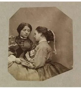 Fig. 6 – Lady Clementina Hawarden, Senza titolo, fotografia (1862), Victoria and Albert Museum.