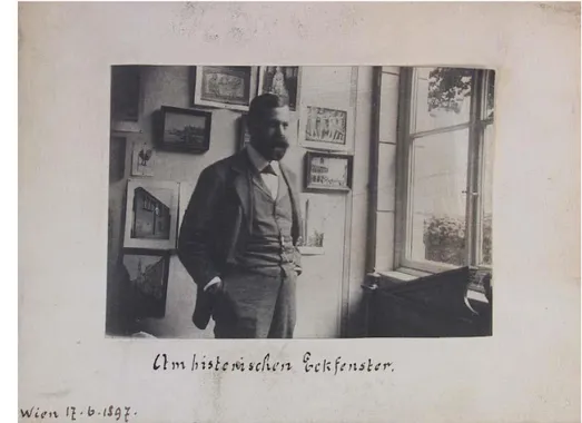 Fig. 1 –  Freud nella veranda della sua abitazione viennese (1897), 
