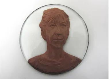 Fig. 5 – Jane McAdam Freud, Self portrait medal, cera, 2013 