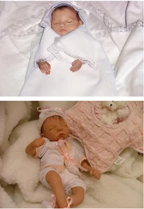 Fig. 3 Fotografia post mortem di Mariam (in alto) e la sua reborn doll (in basso),  creazione di Zina Crowder (http://www.heavenlyblissnursery.com/custom.html)