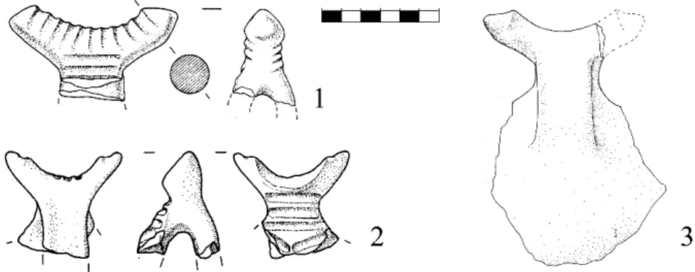 Fig. 2.14. Anse cornute con espansioni oblique a braccetti conici (AC3.1). 1: Mazzagatta di Ostiglia ( DE  M ARINIS  1987); 2: Coron di 