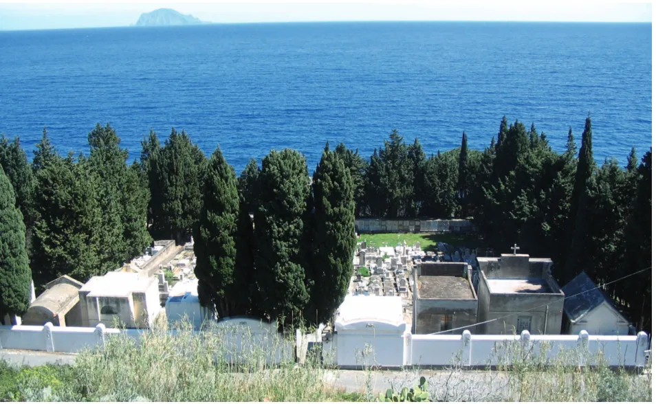 Fig. 3  Cimitero di S. Marina di Salina (Isole Eolie), vista dall’alto