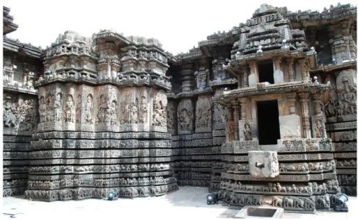 Fig.  2.  Veduta  parziale  del  tempio  di  Hoysaḷeśvara,  XII  secolo,  Halebid  (Karnataka) 