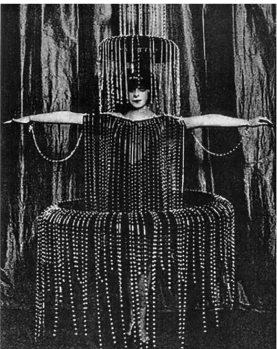 Fig. 9 - Luisa Casati come Regina della Notte, 1922 Fig. 10 - Luisa in costume da fontana disegnato da Paul Poi-