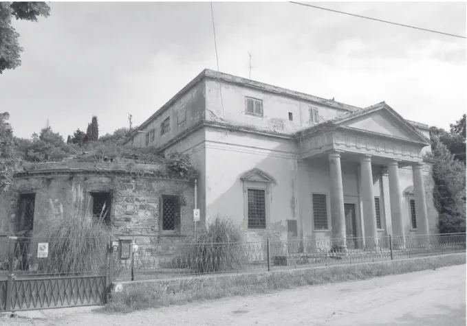 Fig. 2. L’edificio principale delle Terme della Salute o Terme del Corallo (Livorno) in evidente stato di abbandono  e di degrado