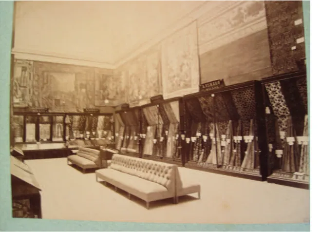Fig. 6. Esposizione di tessuti e merletti del 1887, La galleria delle stoffe (“Album dell’esposizione di tessuti e merletti, 1887”, foto di Luigi Montabone).