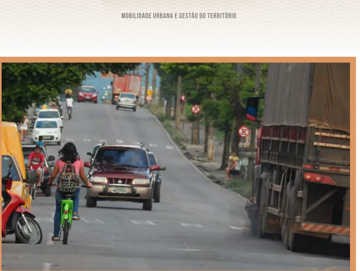 Figura 6 - Imagem da Avenida Thiago Peixoto, rota de Caminhões, ônibus, carros e bicicletas.