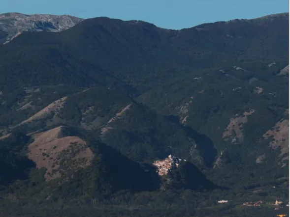 Figura 3: veduta di San Polo Matese dalla piana di Bojano lungo la SS. 17.