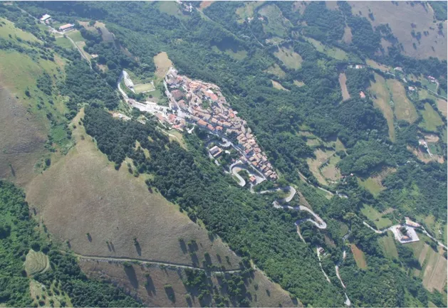 Figura 15: veduta del borgo antico di San Polo Matese dal basso. Immagine utilizzata per costruire la parte sinistra della ‘mappa  di comunità’