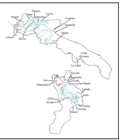 Figura  7  Tratti  di  presenza  accertata  della  lontra  in  Italia  meridionale,  sovrapposti  alle  aree  buffer  del  reticolo  idrografico in scala 1:250.000 (fonte APAT)