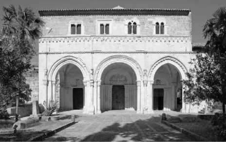 Fig. 2 – Castiglione a Casauria, abbazia di s. Clemente, foto attuale della facciata