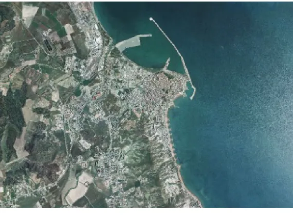 Fig. 1 - Il porto di Crotone