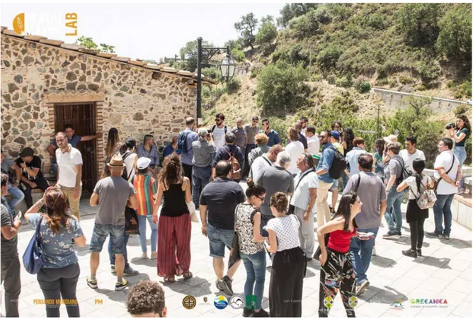 Figura 1. Partecipanti, makers e visitatori all’inaugurazione dei progetti di rigenerazione del Rural Making Lab a Gallicianò  (RC) (foto di G