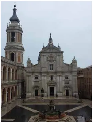 Fig. 3: Il complesso del Santuario dall’alto: vista giorno-notte. Fig. 4: il sagrato e la facciata della Basilica