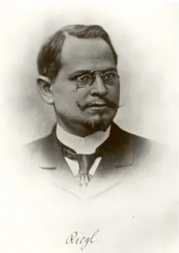 Figura 5. Alois Riegl, fotoritratto, circa 1890, https://upload.wikimedia. org/wikipedia/commons/0/01/Alois_Riegl.jpg (ultimo accesso 4  dicembre 2019).