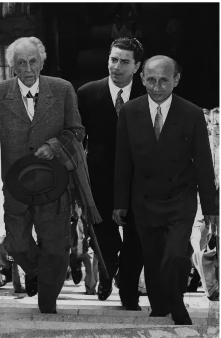 Figura 3. Bruno Zevi tra Frank Lloyd  Wright e Giuseppe Samonà, in occasione  della visita del maestro americano a  Venezia, 1951