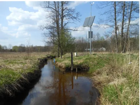 Figure  2.  View  of  the  gauging  station  at  Płachty  Stare  (photo  is  looking  downstream  during  an  average flow period in April 2015)