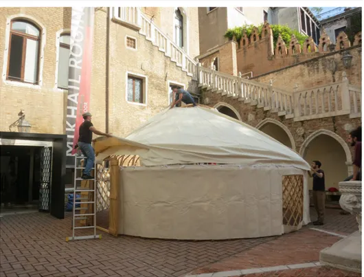 Figure 2. Veneto Night 2014: the yurt is almost ready (© Elisabetta Ragagnin)