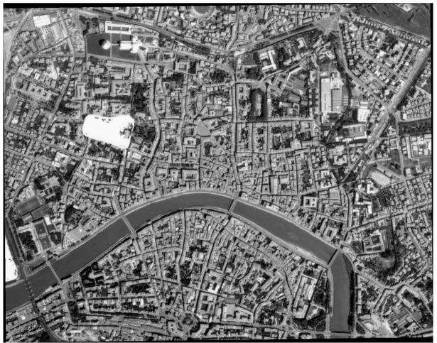 fig. 77 Foto aerea di Pisa