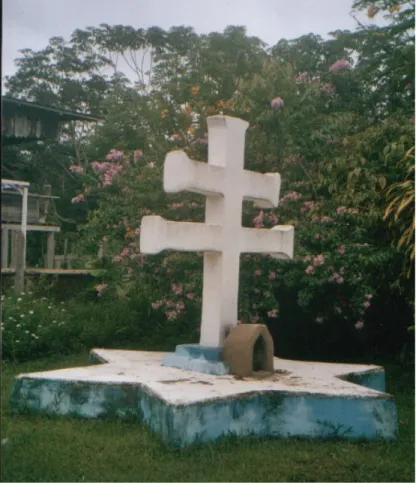 Figura 4 Ceu do Mapià: la Croce daimista fuori dalla chiesa