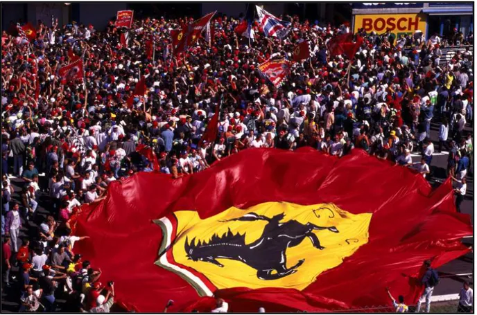 Figura 1-4: Foto di tifosi Ferrari.  