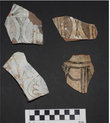 Fig. 28  Frammenti di boccali di maiolica arcaica (1210-1280) 