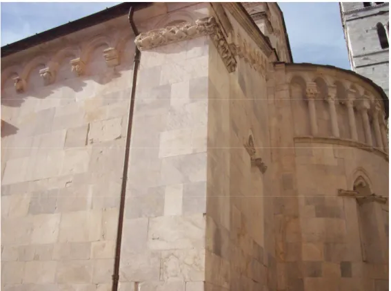 Figura 9 – Duomo di Carrara, pilastro dell’angolo sud-est. Foto dell’autore  luglio 2009