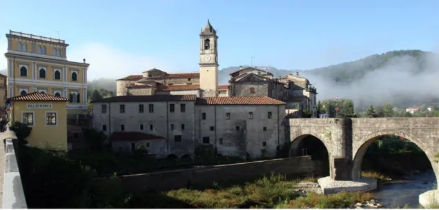 Figura  2.1:  veduta del borgo antico di Villafranca in Lunigiana dal ponte sul Bagnone (fonte:  