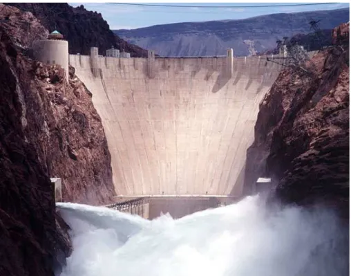 Fig. 1.1  Vista della  diga di Hoover con scaricatori incrociati aperti 
