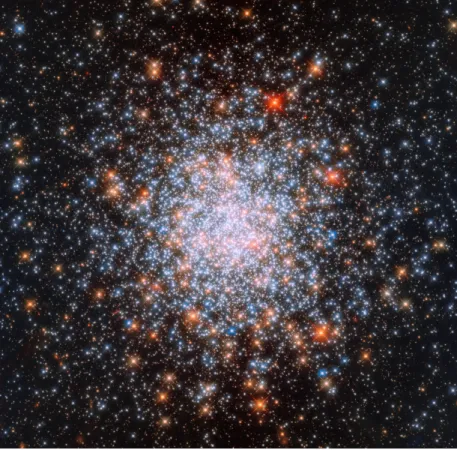 Figura 1.1: Immagine dell’ammasso globulare NGC 1866, ottenuta con Hubble Space Telescope con la camera WFC3 e filtri U (λ peak = 336 nm), NeV (λ peak = 343 nm), B (λ peak = 438 nm), V (λ peak =