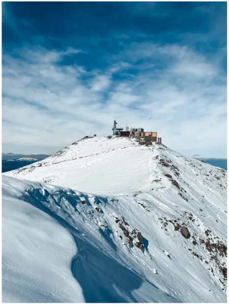 Figure 2.1: Mt. Cimone peak, with the Observatories of Italian Air