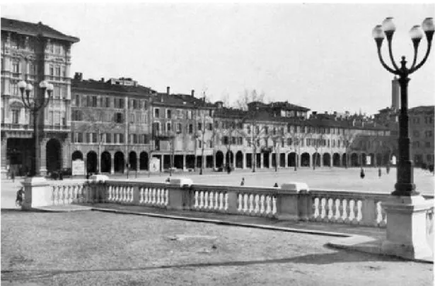 Figura 4.2 – Lato est di piazza VIII agosto negli anni '30. Vista dalla Montagnola. 