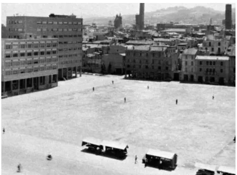 Figura 4.4 – Angolo sud-est di piazza VIII agosto, alla fine degli anni ‘50. A sinistra il  palazzo delle Telecomunicazioni e del Genio Civile