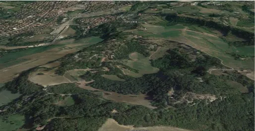 Figura 1: Vista a volo d'uccello della Dolina della Spipola in direzione nord (immagine da Google Earth) 