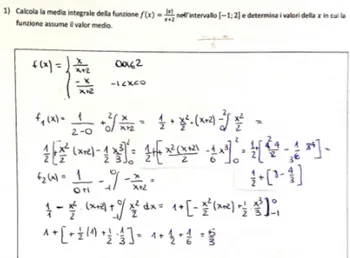 Figura 3.7: Qui uno studente, oltre al grave errore nel calcolo dell’integrale, separa in modo corretto il valore assoluto rispetto ai due intervalli, ma nel calcolo della media integrale invece di dividere per l’ampiezza  dell’interval-lo, somma l’inverso